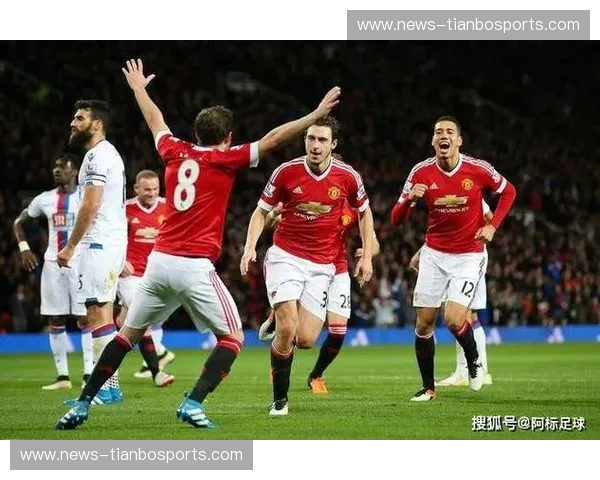 梦剧场的巅峰回响：当红魔曼联撞上傲骨沙尔克04，那一夜的欧冠史诗